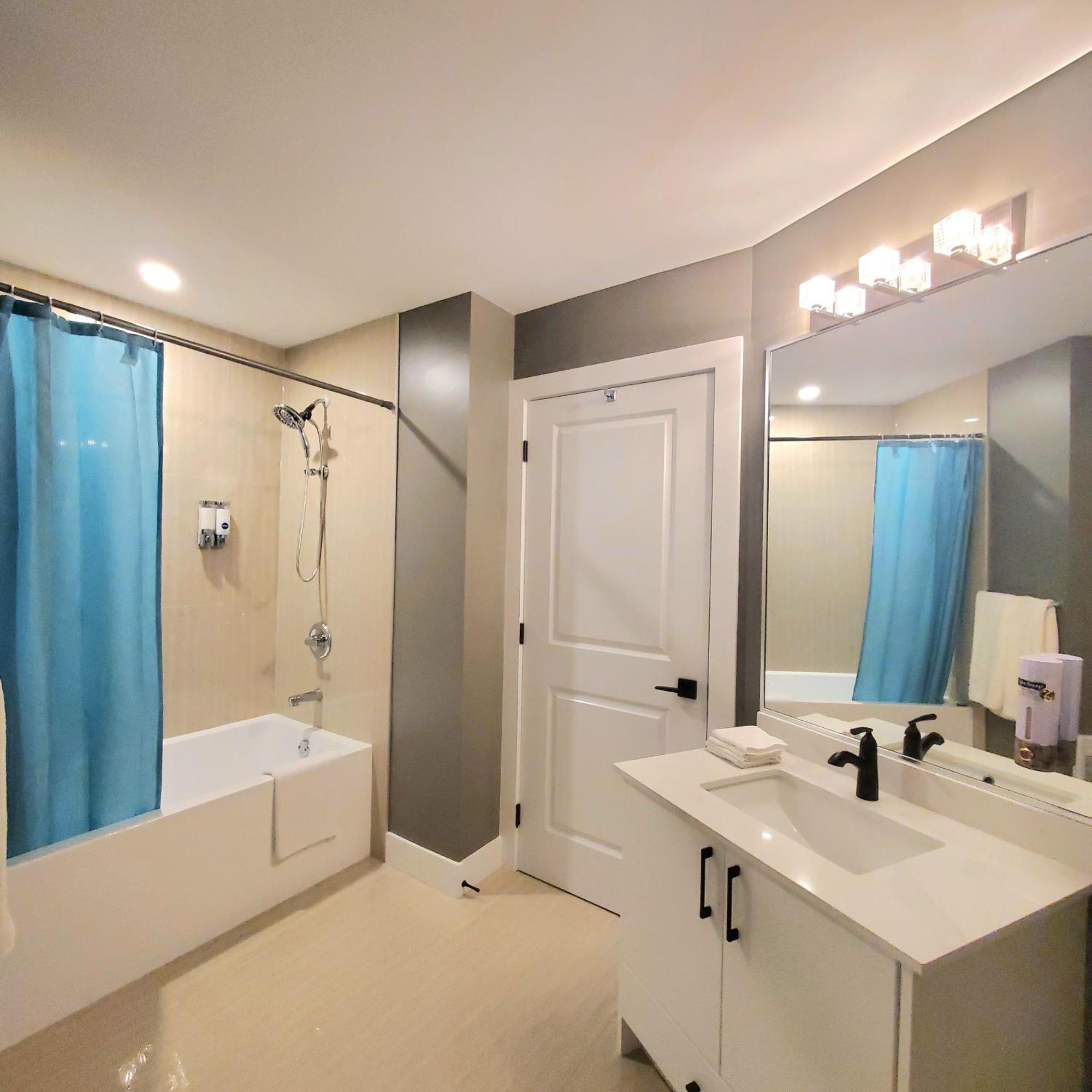 Mountain Retreat 3 Bedroom Garden House Near Heritage Park, Coliseum , Hwy 1, Fishing, Cultus Lake Chilliwack Bagian luar foto