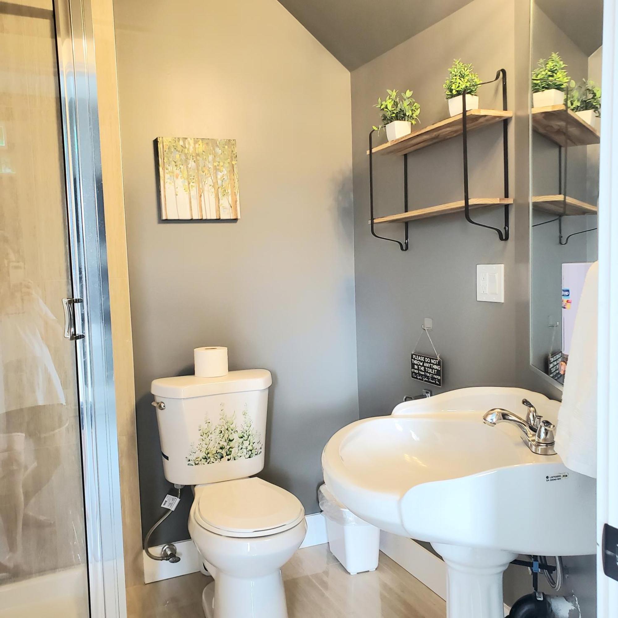 Mountain Retreat 3 Bedroom Garden House Near Heritage Park, Coliseum , Hwy 1, Fishing, Cultus Lake Chilliwack Bagian luar foto