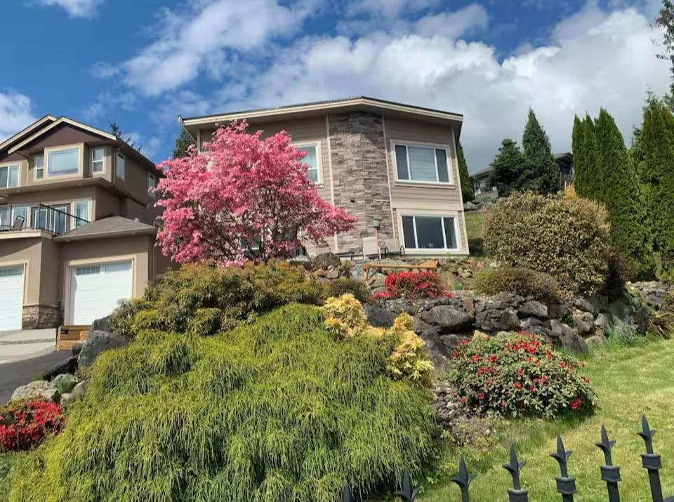 Mountain Retreat 3 Bedroom Garden House Near Heritage Park, Coliseum , Hwy 1, Fishing, Cultus Lake Chilliwack Bagian luar foto
