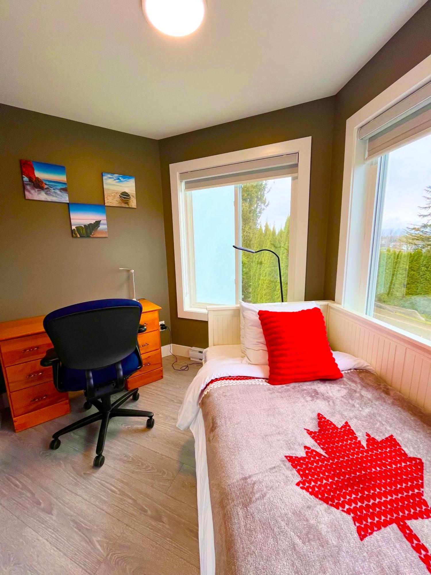 Mountain Retreat 3 Bedroom Garden House Near Heritage Park, Coliseum , Hwy 1, Fishing, Cultus Lake Chilliwack Bagian luar foto